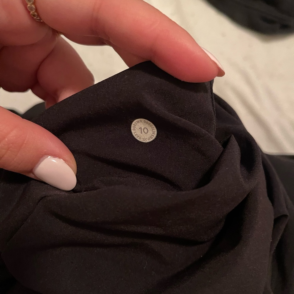 LULULEMON mid rise dance studio joggers in size 10!